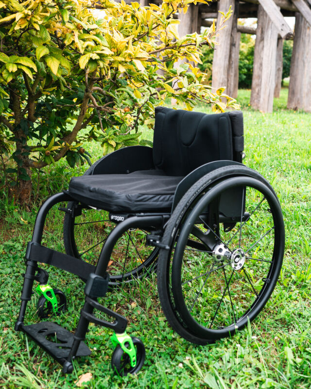 Ein weiterer Aktivrollstuhl von @progeo_wheelchairs. 🦼

Das auffallende Neon-Grün an den Rollen verleiht dem Alltagsbegleiter einen trendigen Touch und verkörpert durch seine Funktionsweise eine unschlagbare Dynamik. Mehr Details gerne im persönlichen Gespräch mit unseren Fachexperten in den Sanitätshaus Römer Filialen. 👨‍🦽👩‍🦽

#sanitaetshausroemer #rollstuhl #aktivsein #selbstbestimmtesleben #aktivrollstuhl #progeo